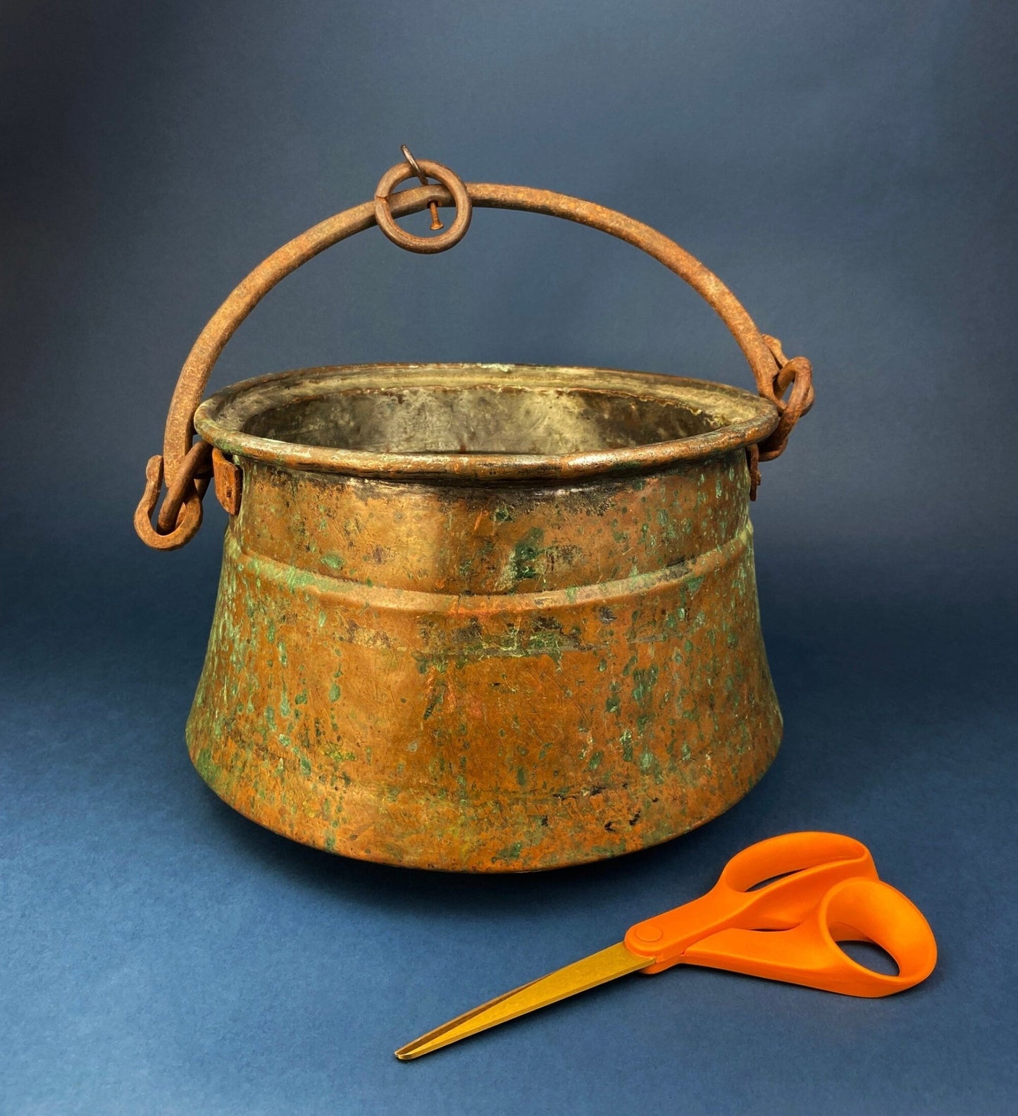 Antique Copper Cauldron. Large Hand Pounded Bucket with Wrought Iron Handle. Hand Hammered Fire Wood Scuttle. Rustic Home Decor. - I Bought a Yard Sale