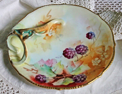 Antique Dessert Plate with Hand - Painted Strawberries. Hutschenreuther Porcelain, 1914. Modern Farmhouse, French Country. Collectible. - I Bought a Yard Sale