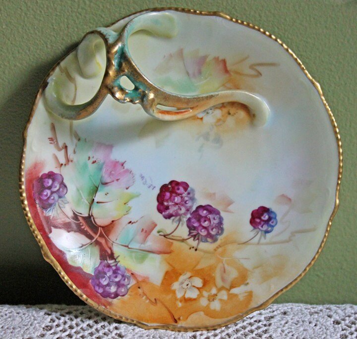 Antique Dessert Plate with Hand - Painted Strawberries. Hutschenreuther Porcelain, 1914. Modern Farmhouse, French Country. Collectible. - I Bought a Yard Sale