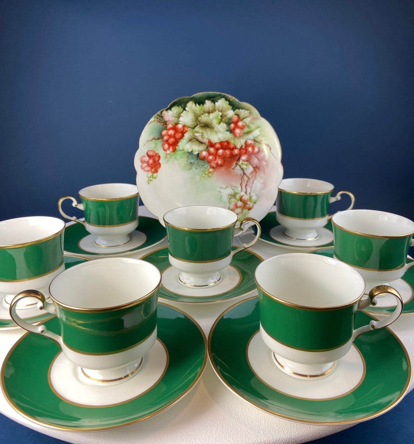 Antique Dessert Plate with Hand - Painted Strawberries. Hutschenreuther Porcelain, 1914. Modern Farmhouse, French Country. Collectible. - I Bought a Yard Sale