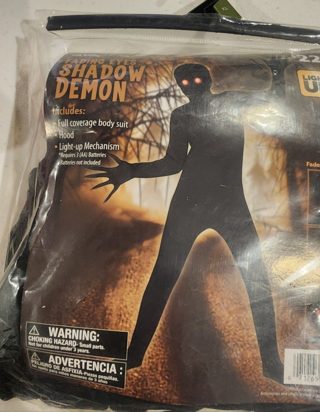 Boys Fading Eyes Shadow Demon XL 14/16 Lights Up!, Halloween costume - I Bought a Yard Sale