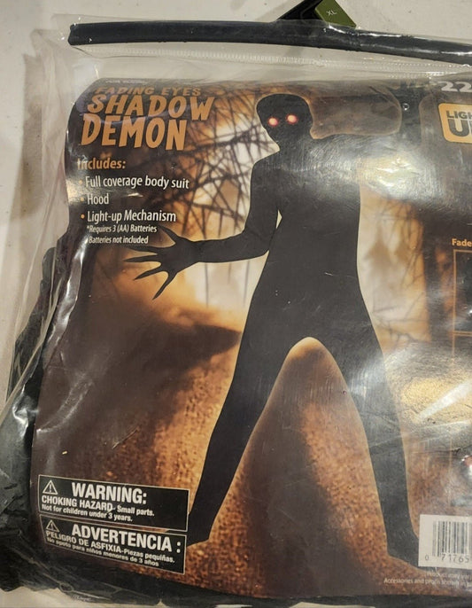 Boys Fading Eyes Shadow Demon XL 14/16 Lights Up!, Halloween costume - I Bought a Yard Sale
