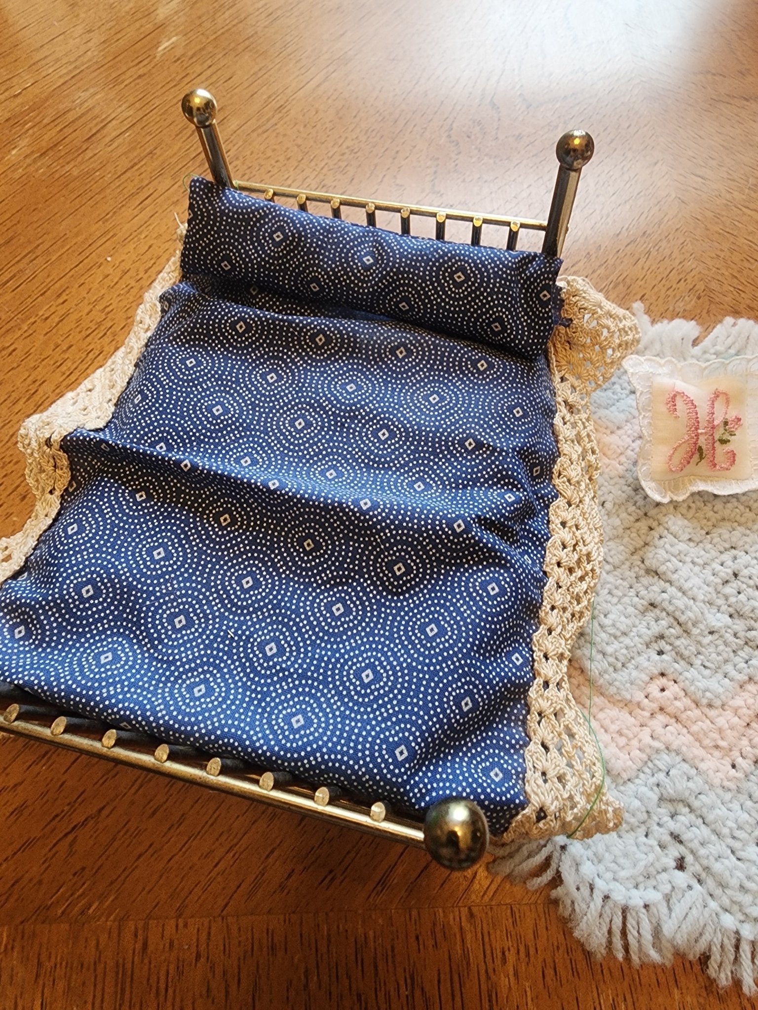 Brass Bed for Dollhouse includes, mattress, pillows and blankets. - I Bought a Yard Sale