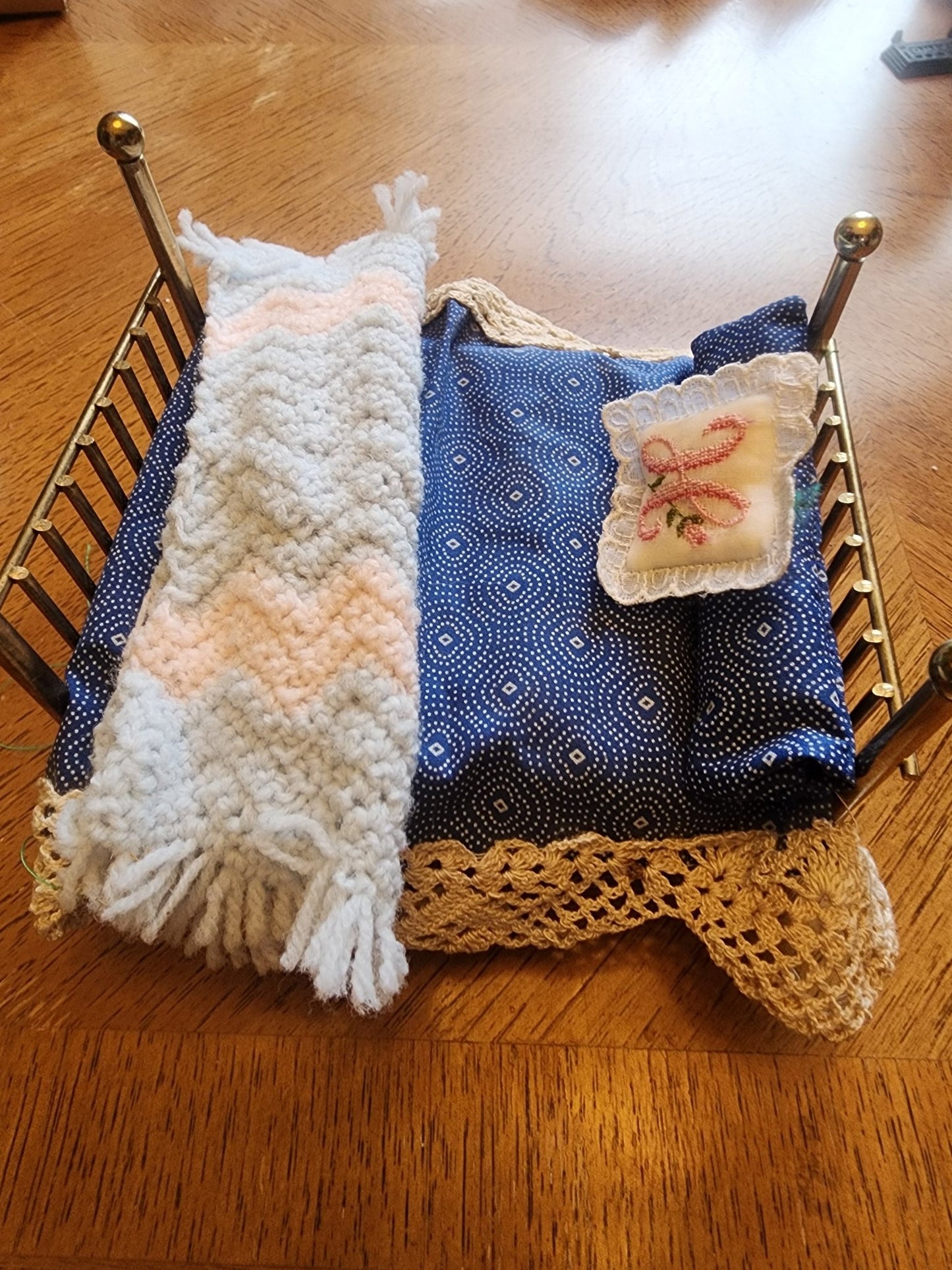 Brass Bed for Dollhouse includes, mattress, pillows and blankets. - I Bought a Yard Sale