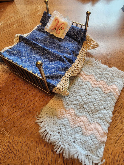 Brass Bed for Dollhouse includes, mattress, pillows and blankets. - I Bought a Yard Sale