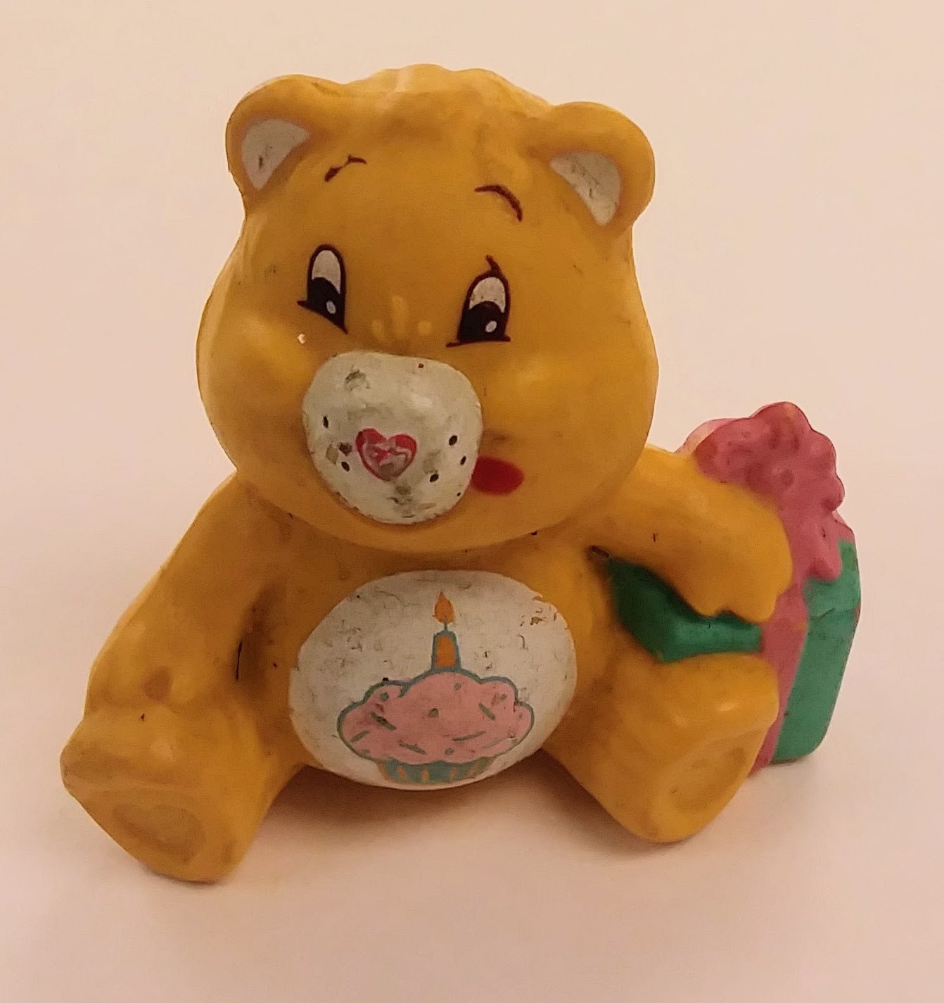 Care Bears mini figure - Birthday Bear (with gift) - I Bought a Yard Sale