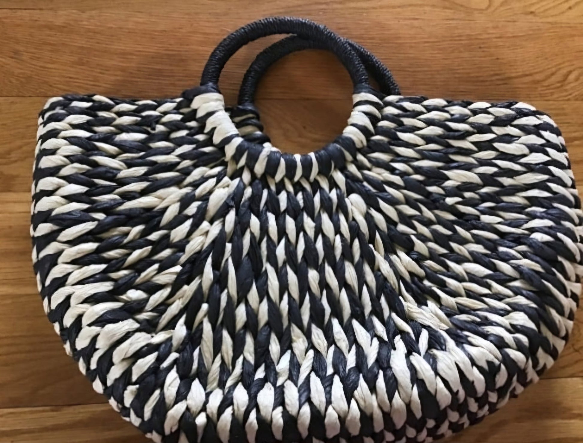 Chic and Spacious Straw Tote - Perfect for Summer! - I Bought a Yard Sale