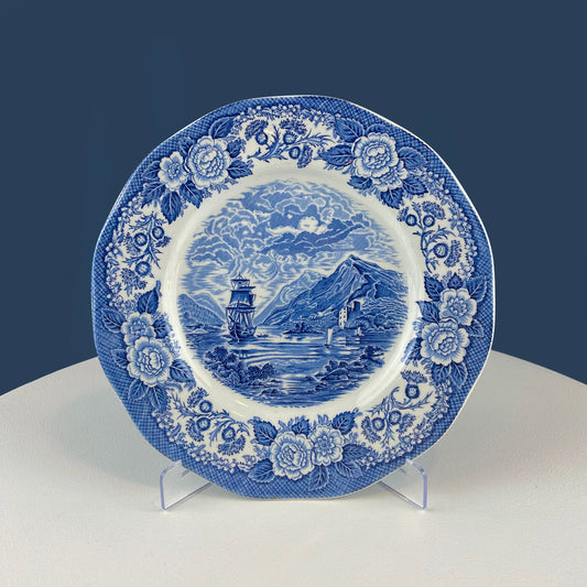 Collection of Fine English Blue White Tableware. 3 Plates & 2 Berry Bowls. Lochs of Scotland. Huddington Court. Tonquin by Mott. Rustic Home - I Bought a Yard Sale