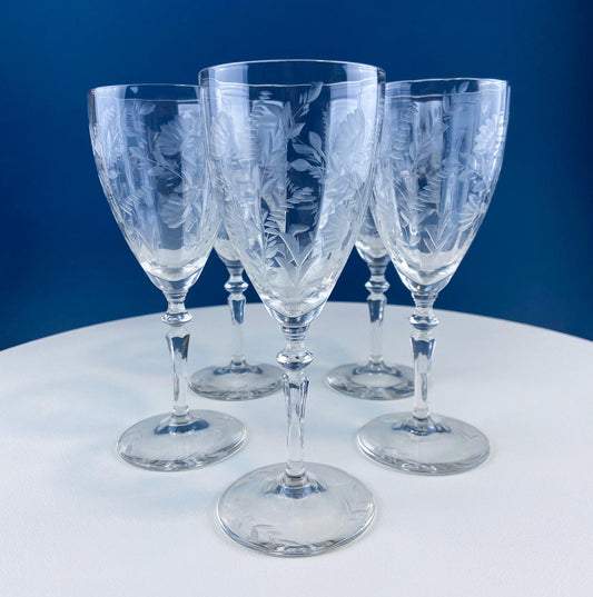 Daisy Motif Wine Goblets. Set of 5 Timeless Glasses. Dining Room Table Decor. Modern Farmhouse. Collectible Glassware. Gift for Him or Her. - I Bought a Yard Sale