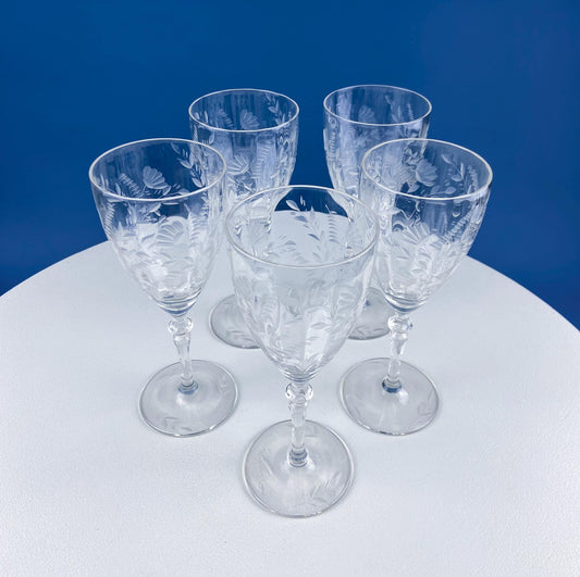 Daisy Motif Wine Goblets. Set of 5 Timeless Glasses. Dining Room Table Decor. Modern Farmhouse. Collectible Glassware. Gift for Him or Her. - I Bought a Yard Sale