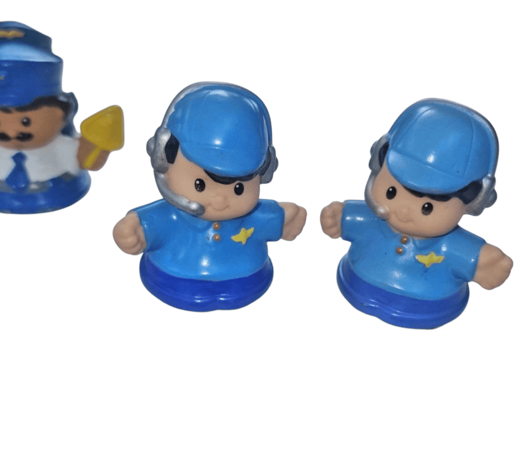 Fisher - Price little people 3 Pilots and 1 bus driver - I Bought a Yard Sale