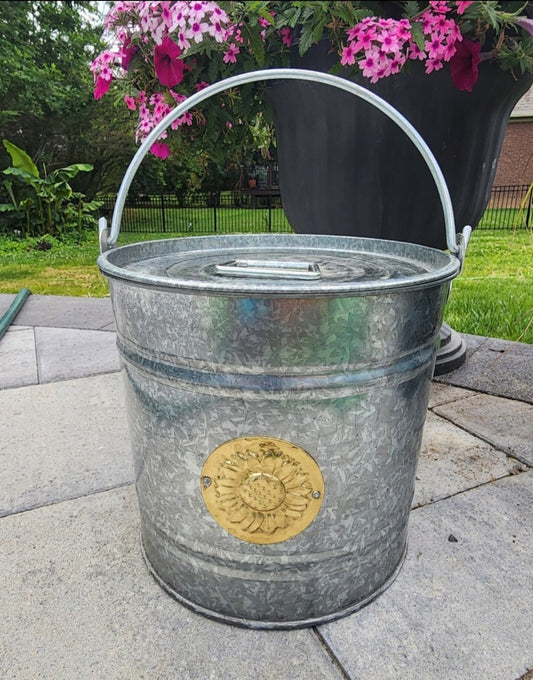 Galvanized metal ice bucket Lunch pail with lid - I Bought a Yard Sale