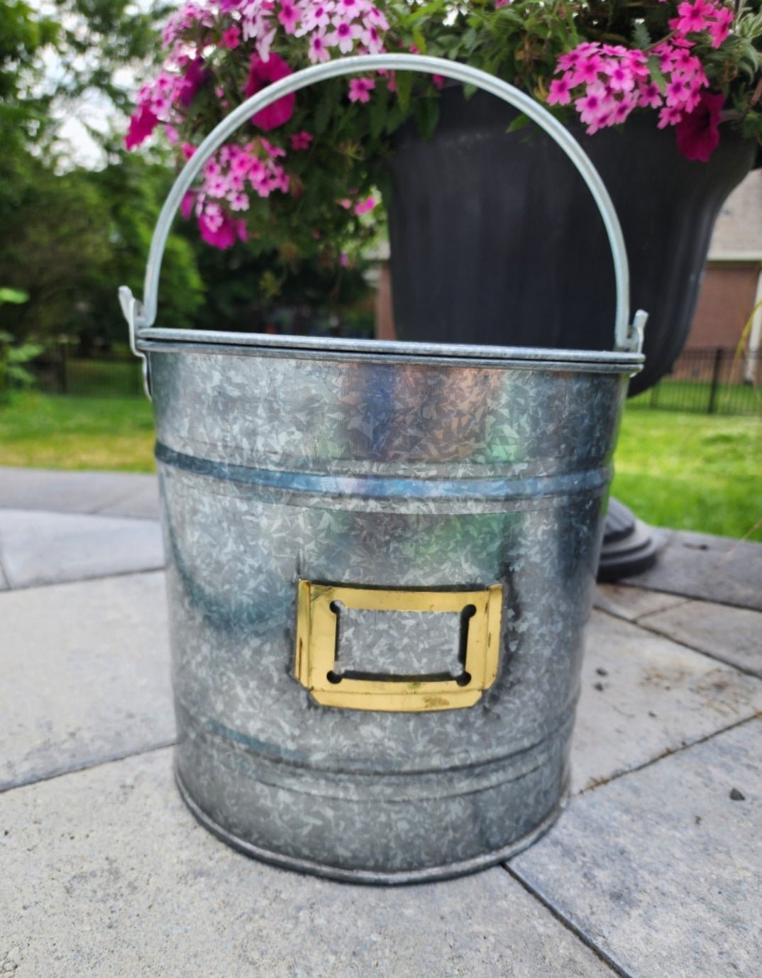 Galvanized metal ice bucket Lunch pail with lid - I Bought a Yard Sale
