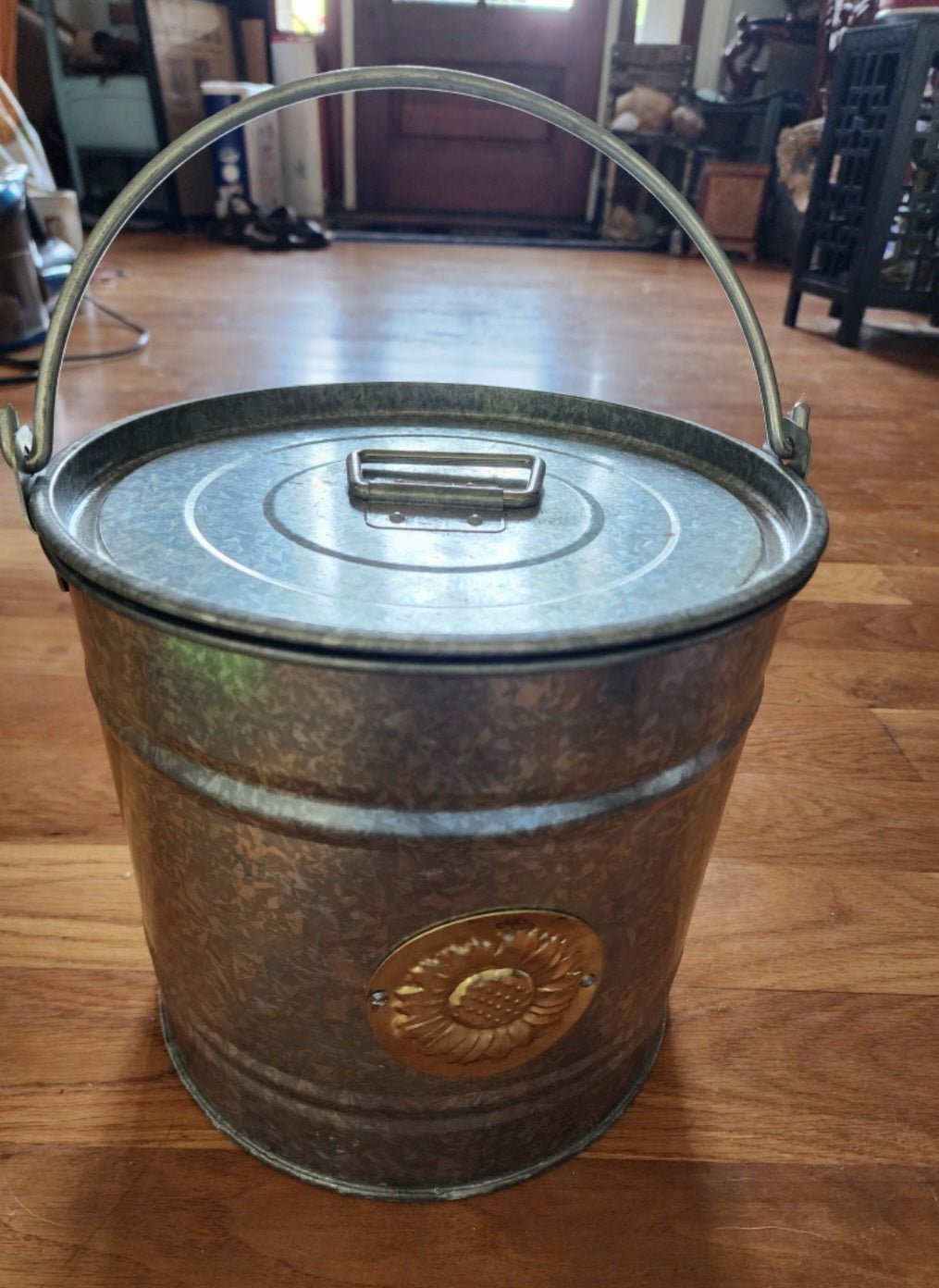 Galvanized metal ice bucket Lunch pail with lid - I Bought a Yard Sale