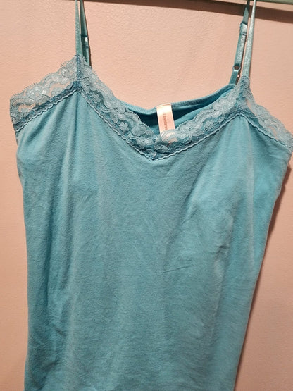 Girl's Jr. Turquoise Lacey Tank Top XL 19, Could also be a Women's small. - I Bought a Yard Sale