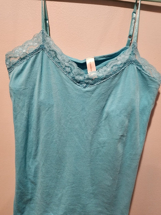 Girl's Jr. Turquoise Lacey Tank Top XL 19, Could also be a Women's small. - I Bought a Yard Sale