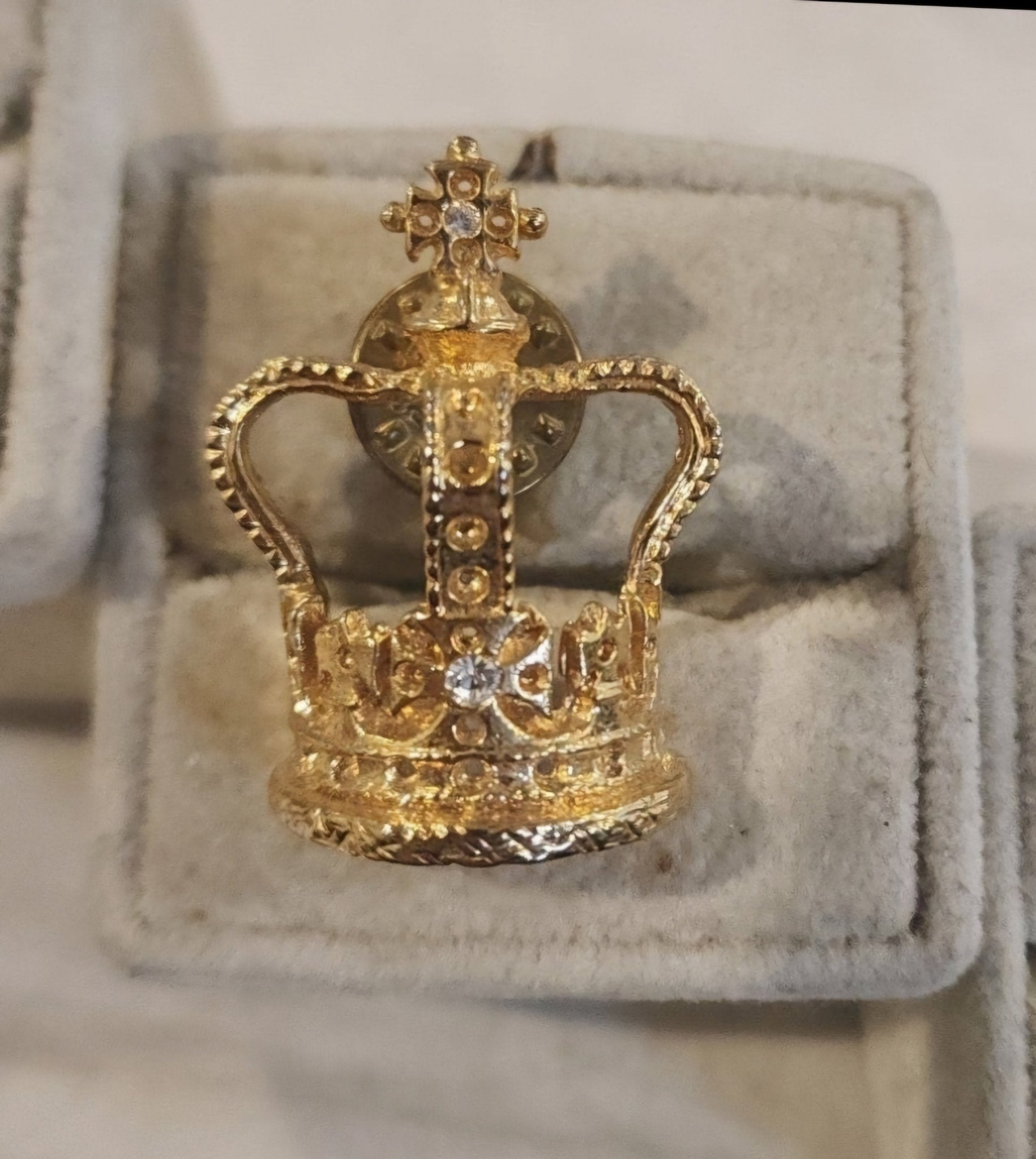 Gold tone Minature Royalty Crown lapel pin with sparking gems. - I Bought a Yard Sale