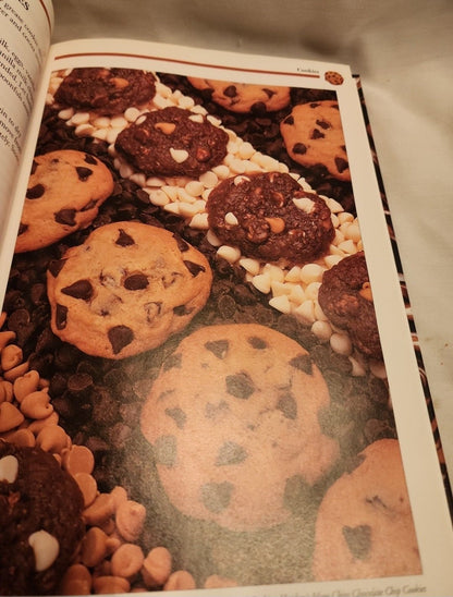 Hershey's Chocolate Lover's Cookbook - I Bought a Yard Sale