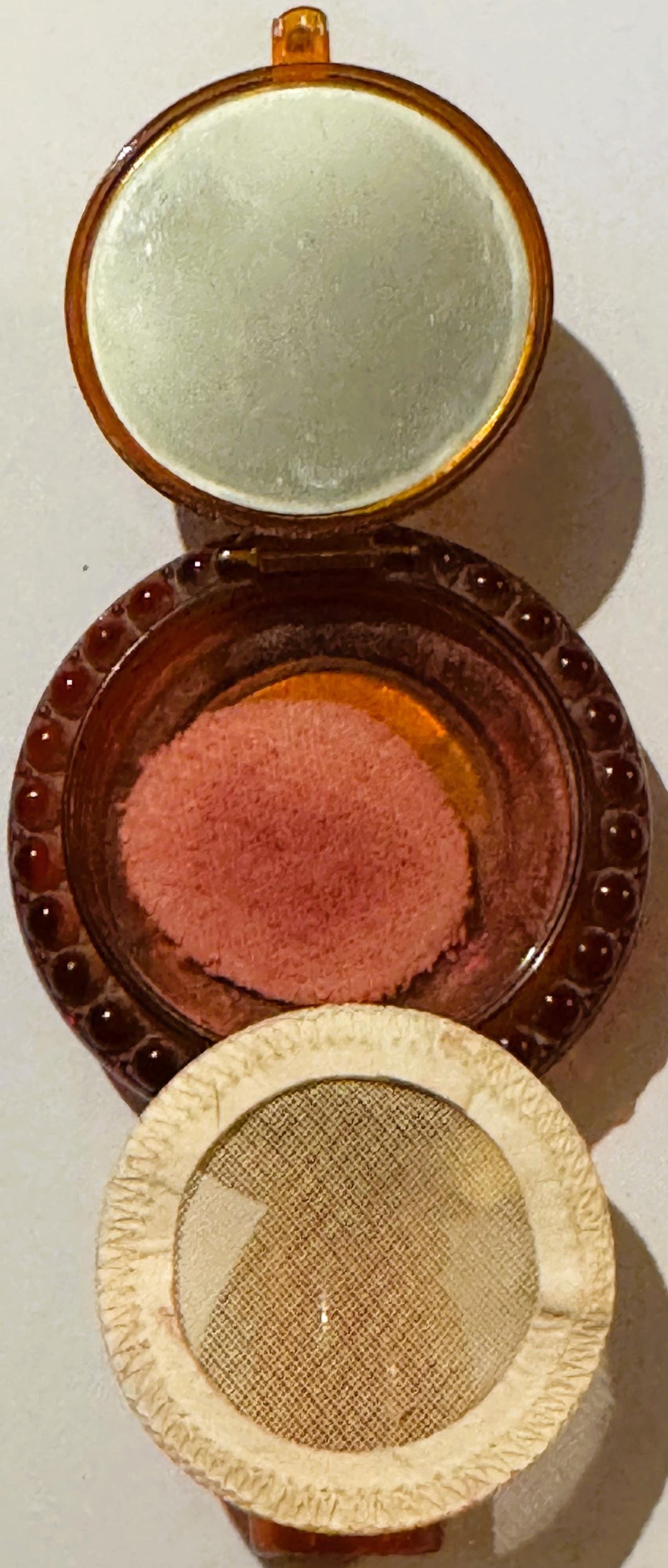 Vintage 1940s-1950s Trio-Ette Red Plastic Vanity Compact 🌹 Molded Rose Double Mirror Case