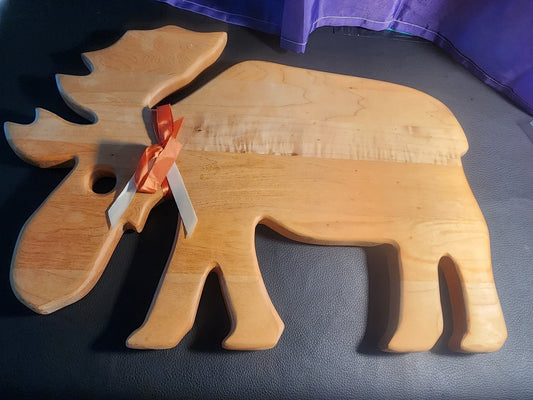 Majestic Moose Wooden Cutting Board - Generous 16" x 11.5" Surface - I Bought a Yard Sale