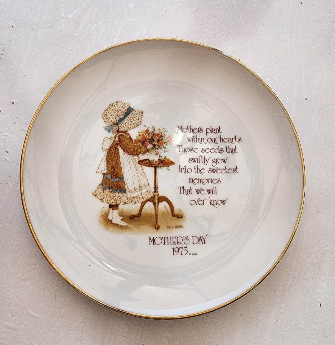 Holly Hobbie Mother's Day Porcelain Plate 1975 Commemorative  Edition