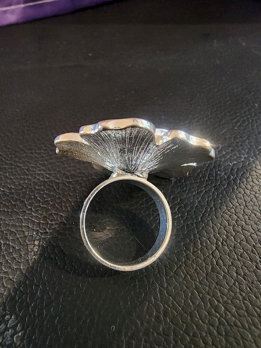 Vintage statement elegant floral ring size 7