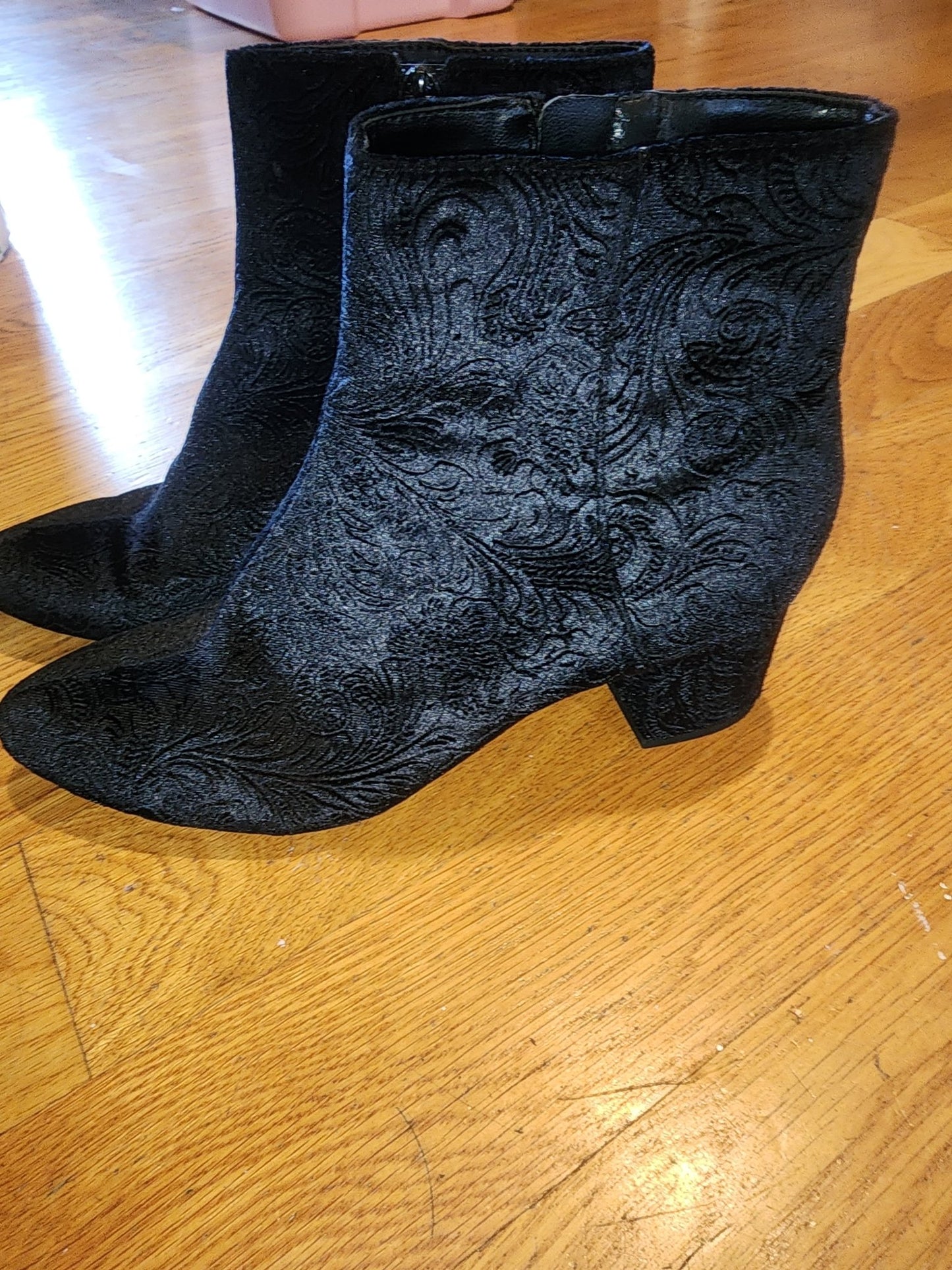 UNISA black velvet paisley embossed Boots size 8 - I Bought a Yard Sale