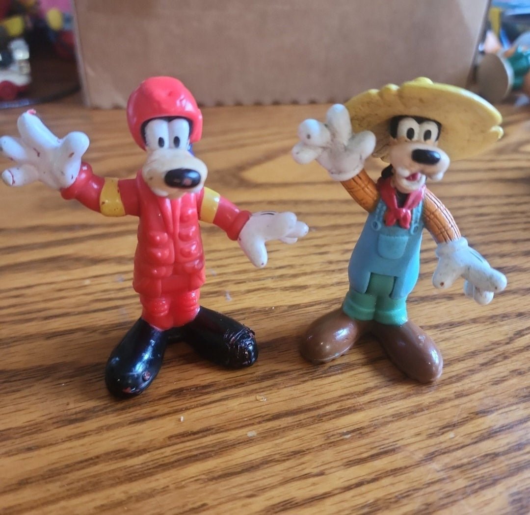 Vintage Disney Goofy figure Set ane ond pull and go car - I Bought a Yard Sale