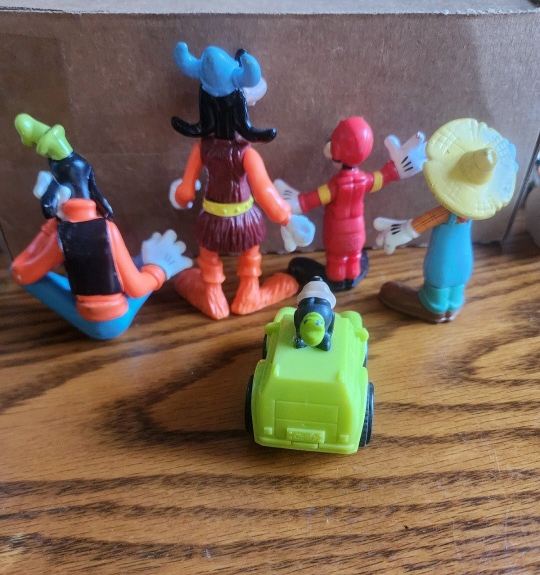 Vintage Disney Goofy figure Set ane ond pull and go car - I Bought a Yard Sale