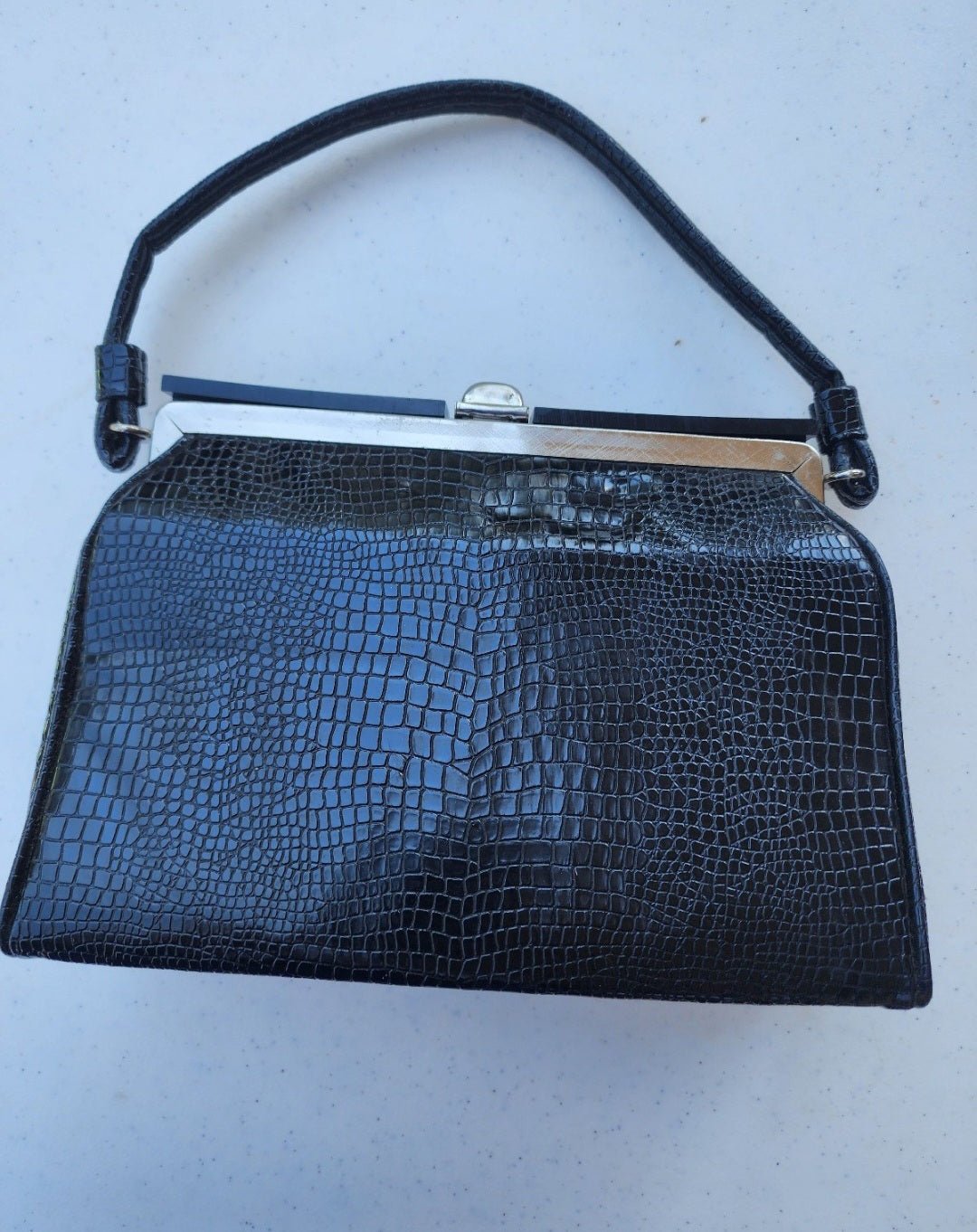 Vintage Dover Leather Handbag. Snap closure, Inside zippered compartment - I Bought a Yard Sale