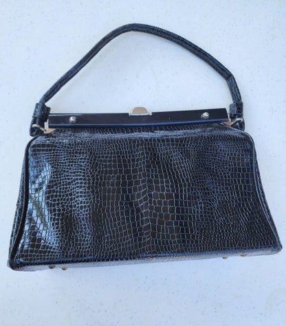 Vintage Dover Leather Handbag. Snap closure, Inside zippered compartment - I Bought a Yard Sale