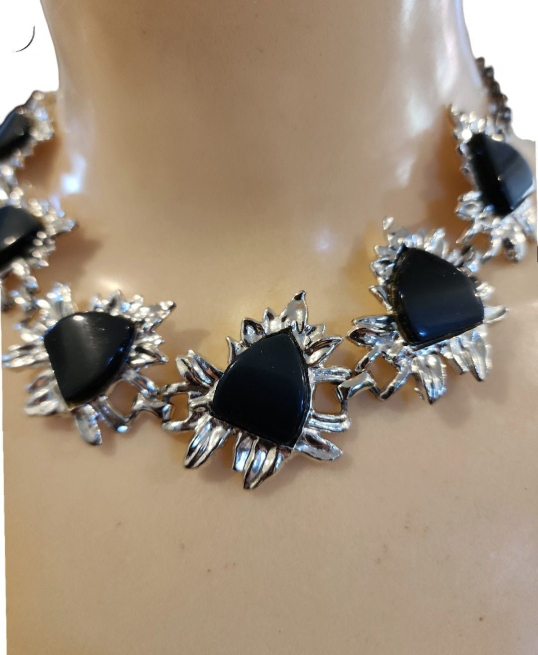Vintage Fashion Jewelry Ɓlack and Silver tone Choker Necklace 15.5" long - I Bought a Yard Sale