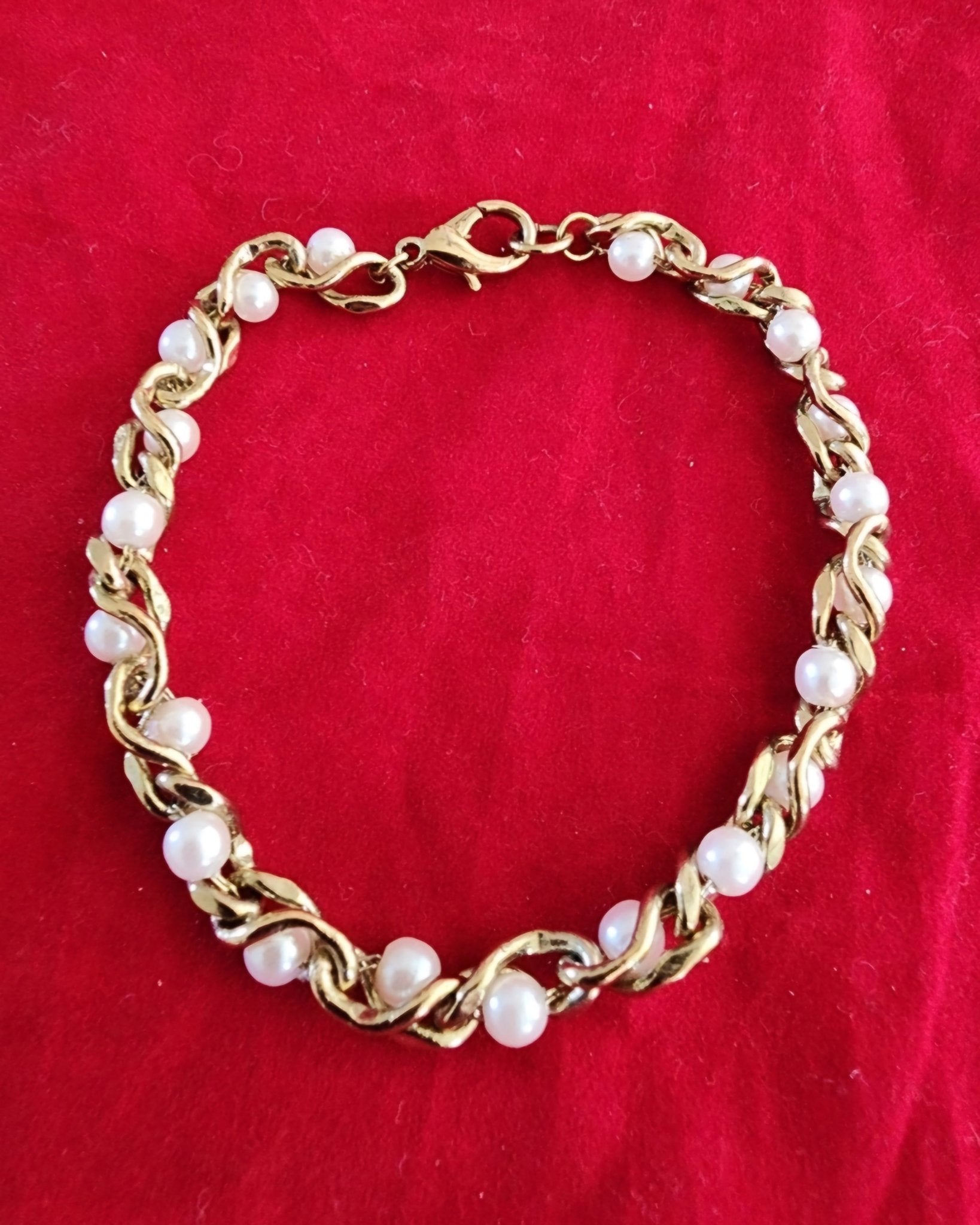 Vintage Gold tone Bracelet with Lustrous Faux Pearls - I Bought a Yard Sale