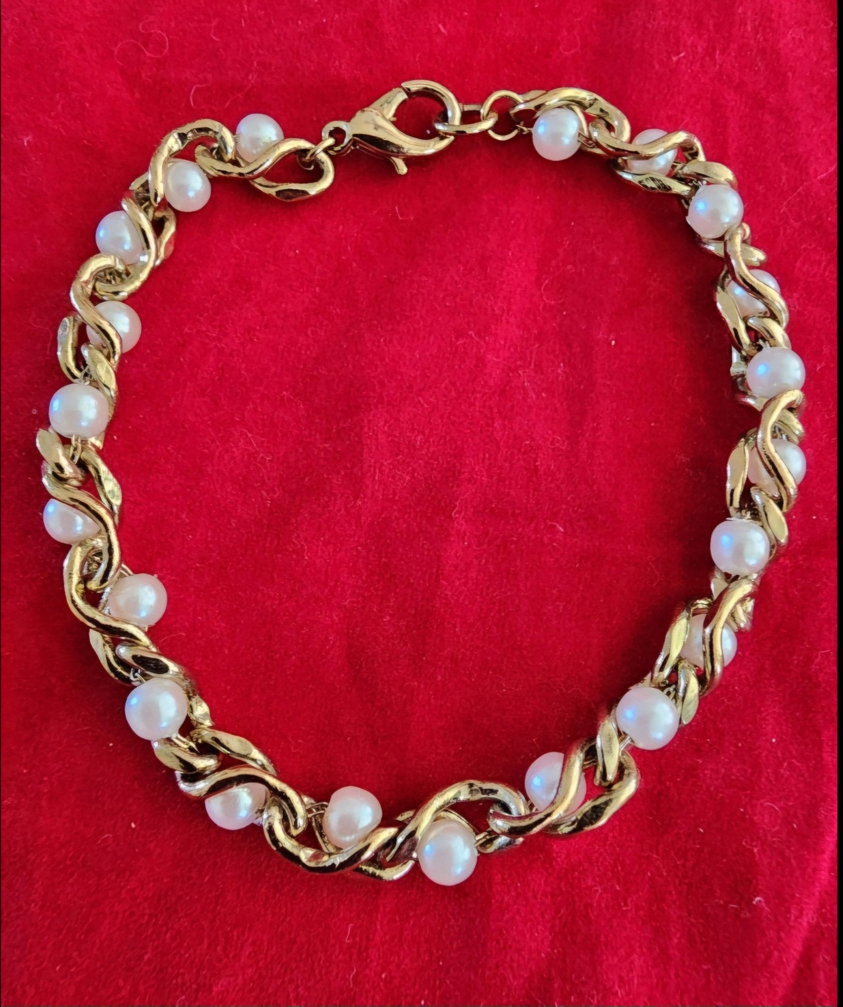 Vintage Gold tone Bracelet with Lustrous Faux Pearls - I Bought a Yard Sale