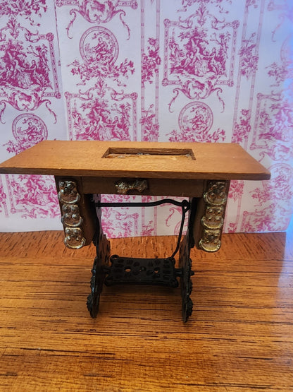 Vintage miniature sewing machine cabinet for dollhouse - I Bought a Yard Sale