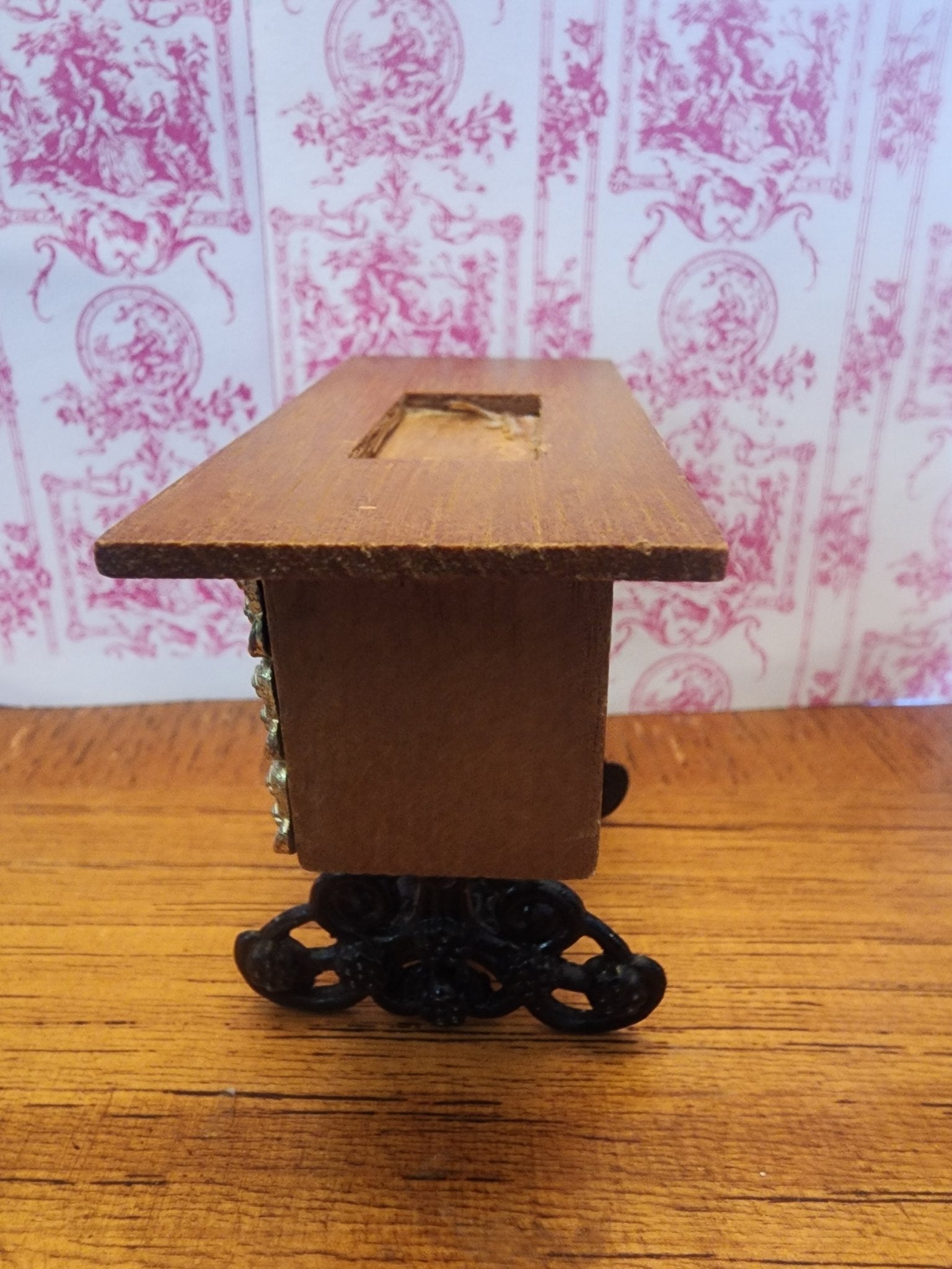 Vintage miniature sewing machine cabinet for dollhouse - I Bought a Yard Sale