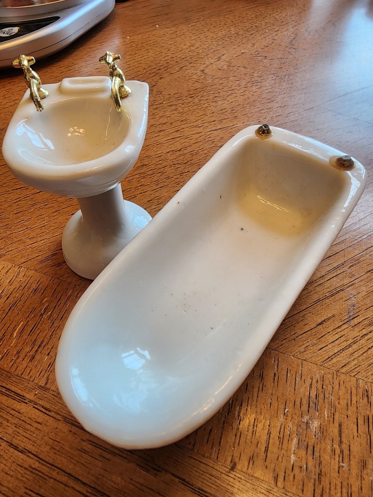 Vintage Porcelain tub and sink for Doll House - I Bought a Yard Sale