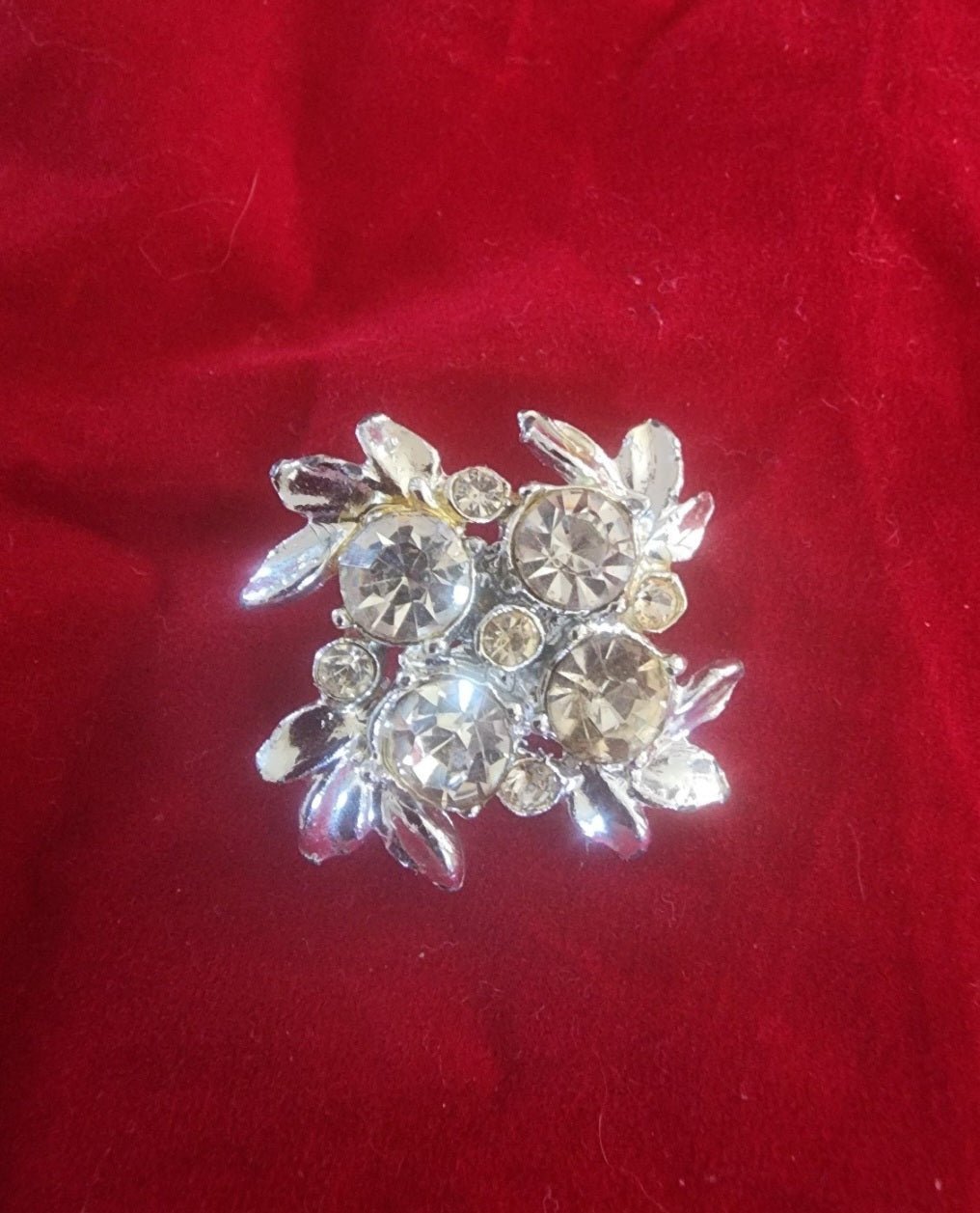 Vintage rhinestone Cluster brooch - I Bought a Yard Sale