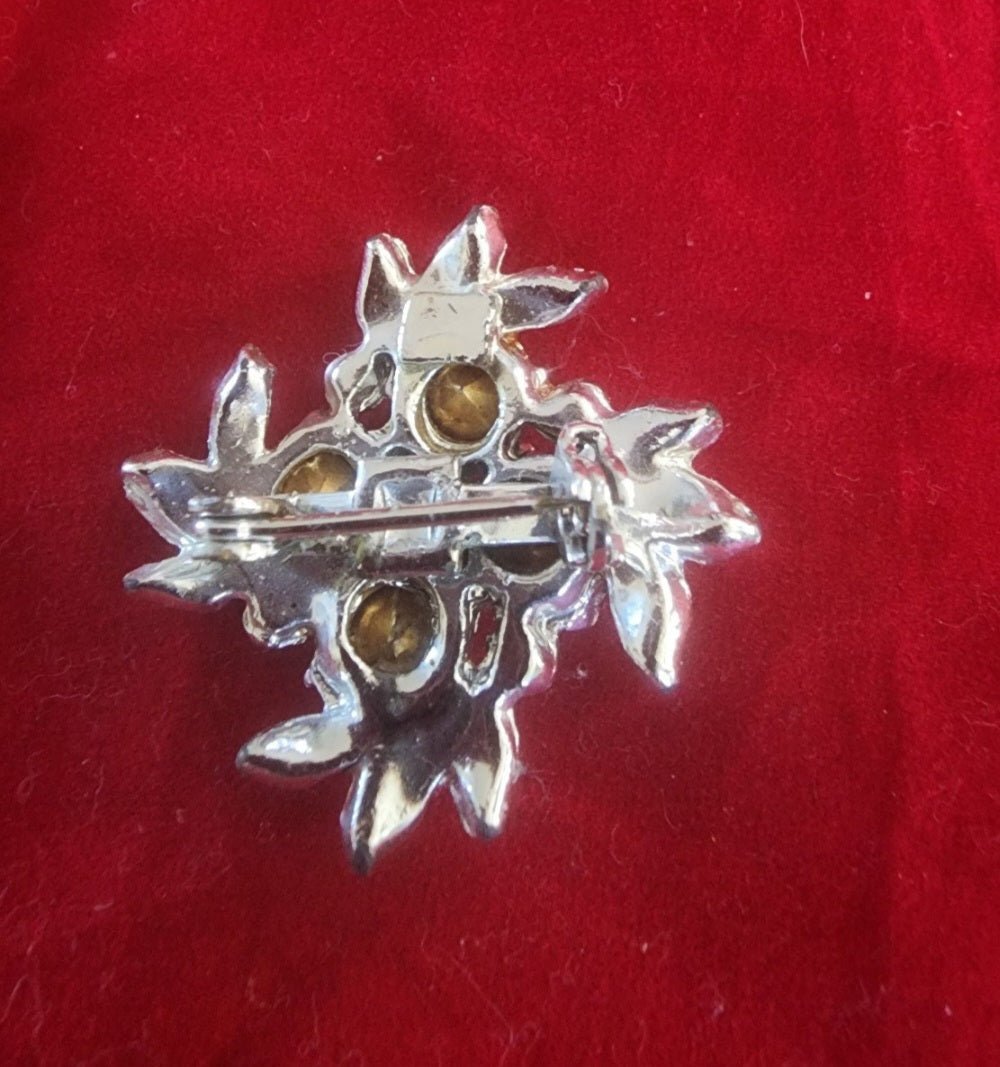 Vintage rhinestone Cluster brooch - I Bought a Yard Sale