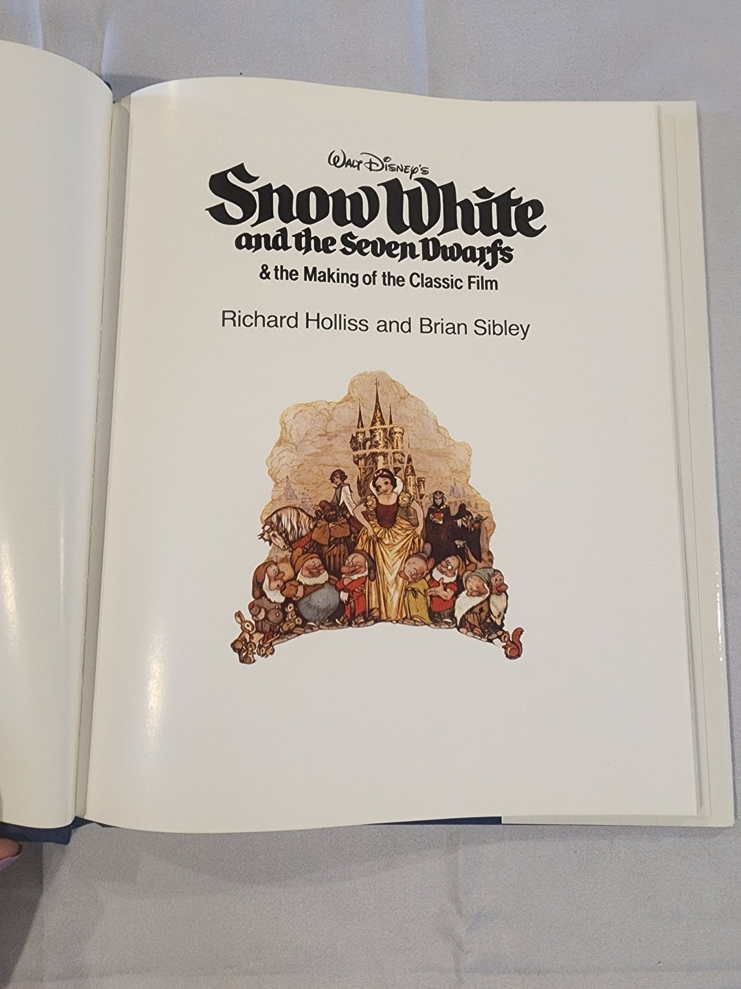 WALT DISNEY's MASTERPIECE SNOW WHITE AND THE SEVEN DWARFS Film Making Book 1994 - I Bought a Yard Sale