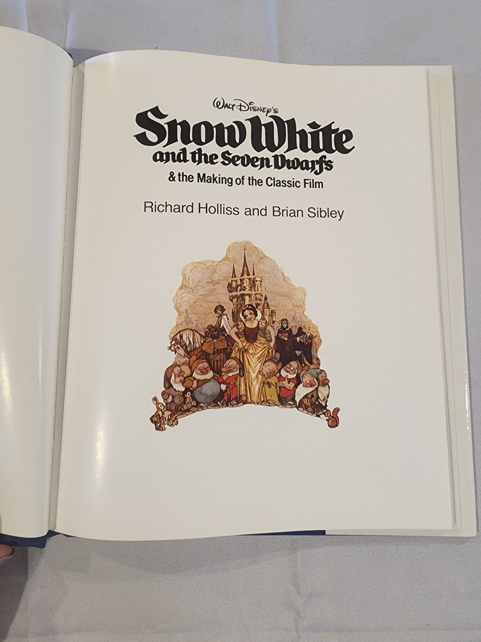 WALT DISNEY's MASTERPIECE SNOW WHITE AND THE SEVEN DWARFS Film Making Book 1994 - I Bought a Yard Sale