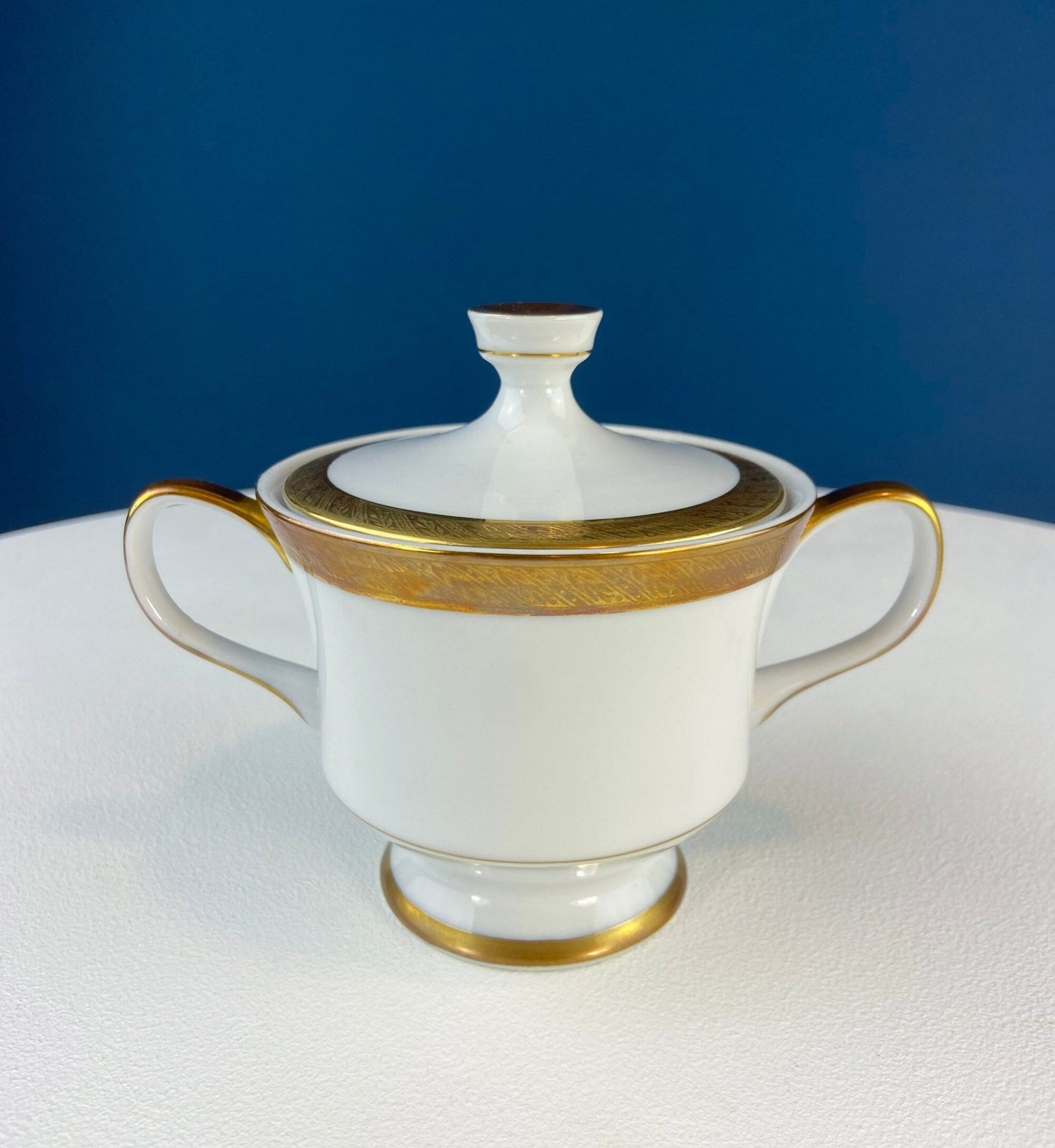 White Porcelain Oval Serving Bowl with Embossed Gold Band. Wedding Band China. Contemporary Noritake Queen's Gold. Dining Room Decor. - I Bought a Yard Sale