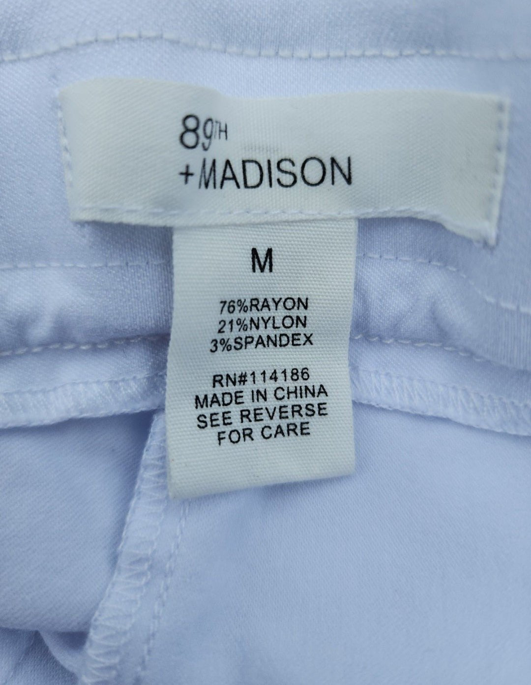 Women's 89th & Madison White Capris Medium - I Bought a Yard Sale