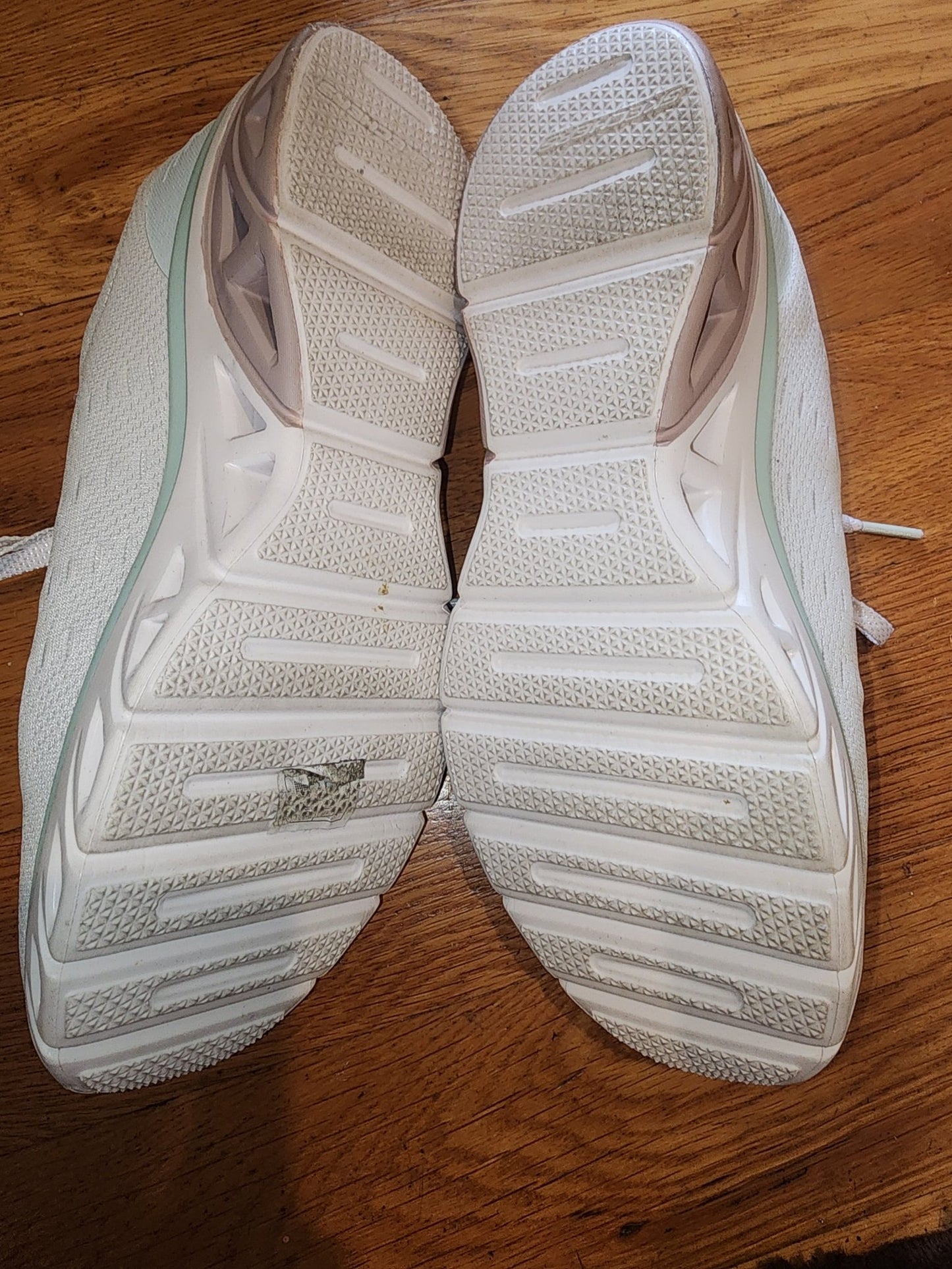 Women's GO RUN Consistent 2.0 - Mile Marker size 8 - I Bought a Yard Sale