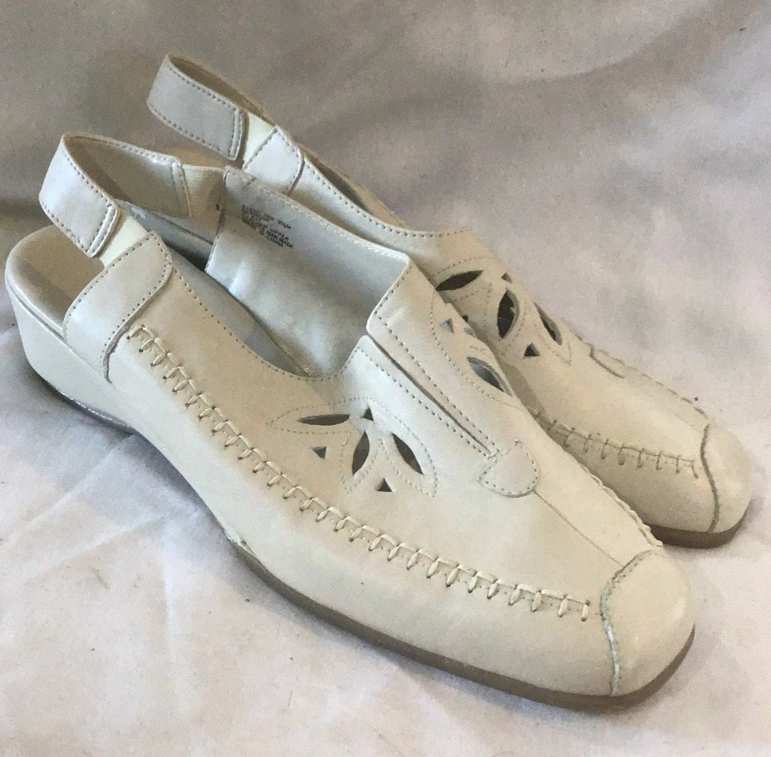 Women's leather cream shoes, i love comfort size 9 - I Bought a Yard Sale