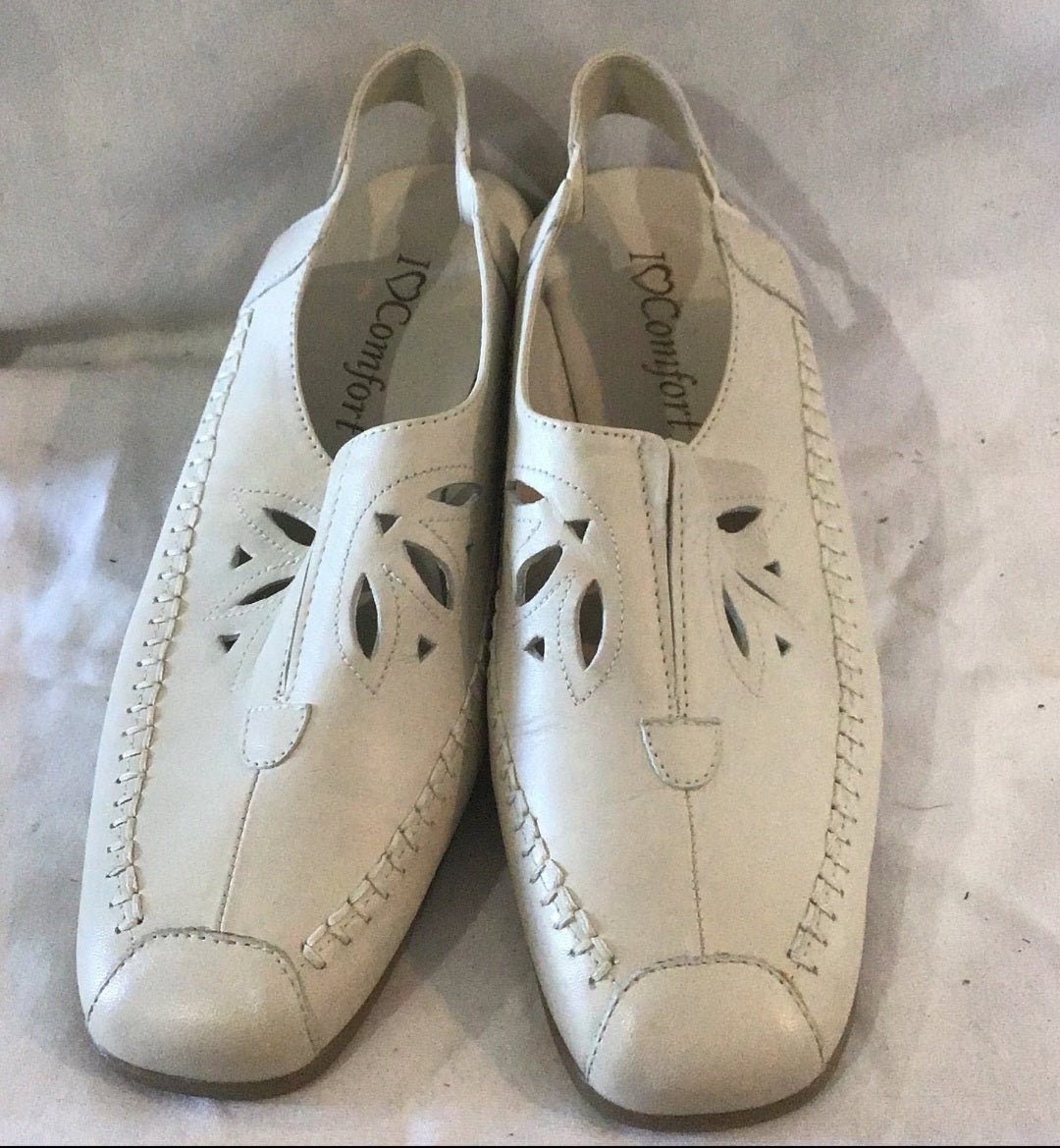 Women's leather cream shoes, i love comfort size 9 - I Bought a Yard Sale