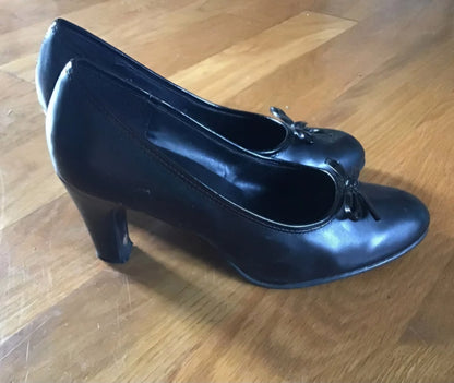 Women's Navy Pumps high heel shoes 5.5 - I Bought a Yard Sale
