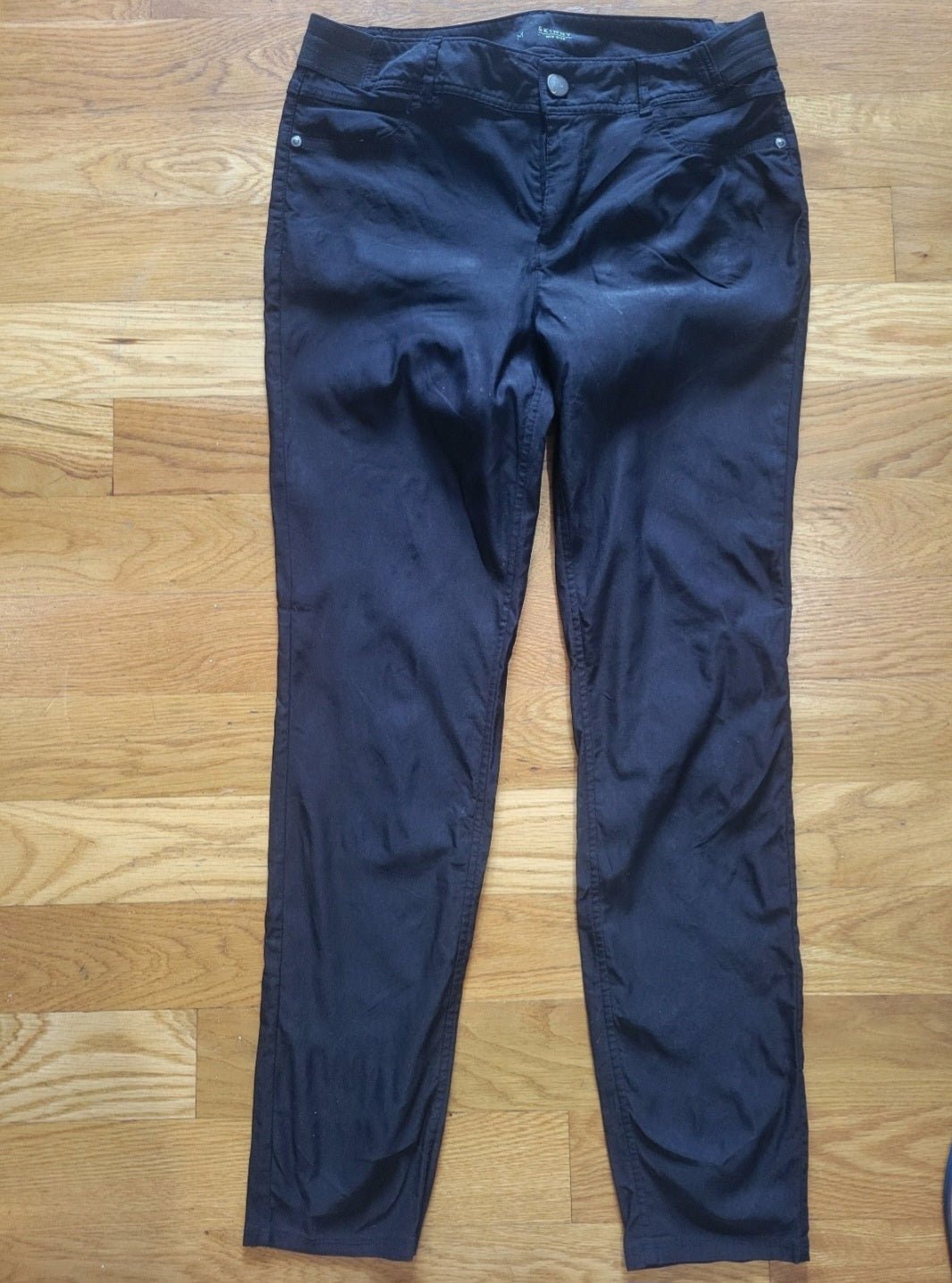 Women's Vera Wang skinny Mid rise pants Black size M waist measurement 32" inseam is 29" - I Bought a Yard Sale