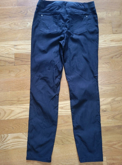 Women's Vera Wang skinny Mid rise pants Black size M waist measurement 32" inseam is 29" - I Bought a Yard Sale