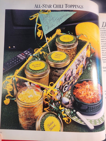 Year of Gifts of Good Taste by Leisure Arts Staff (1998, Hardcover) - I Bought a Yard Sale